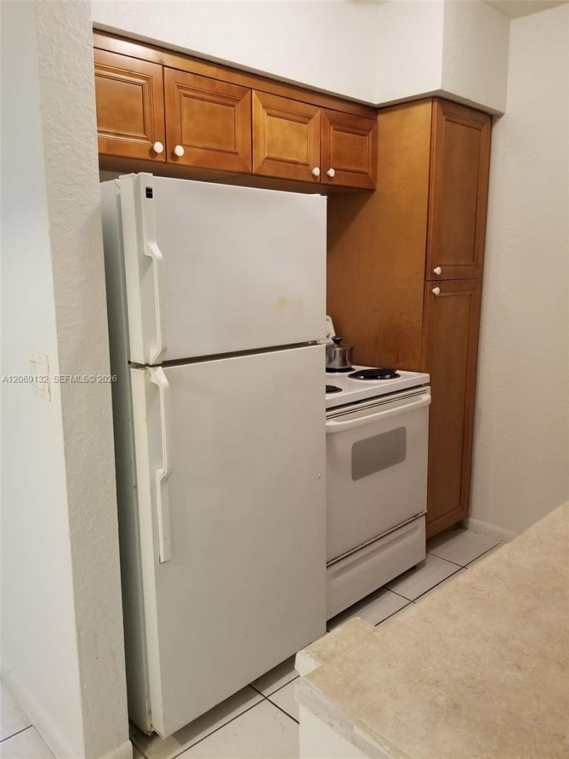 280 SW 11th Ave , Unit 18, Hallandale Beach, FL 33009 Photo