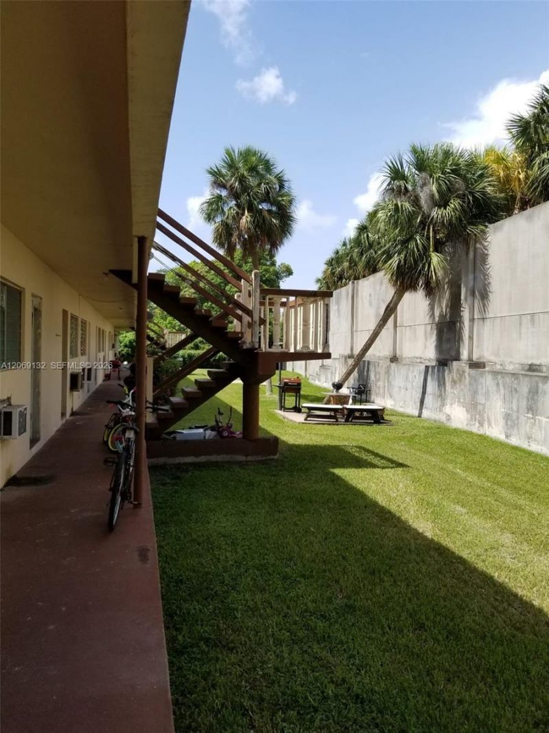 280 SW 11th Ave , Unit 18, Hallandale Beach, FL 33009 Photo