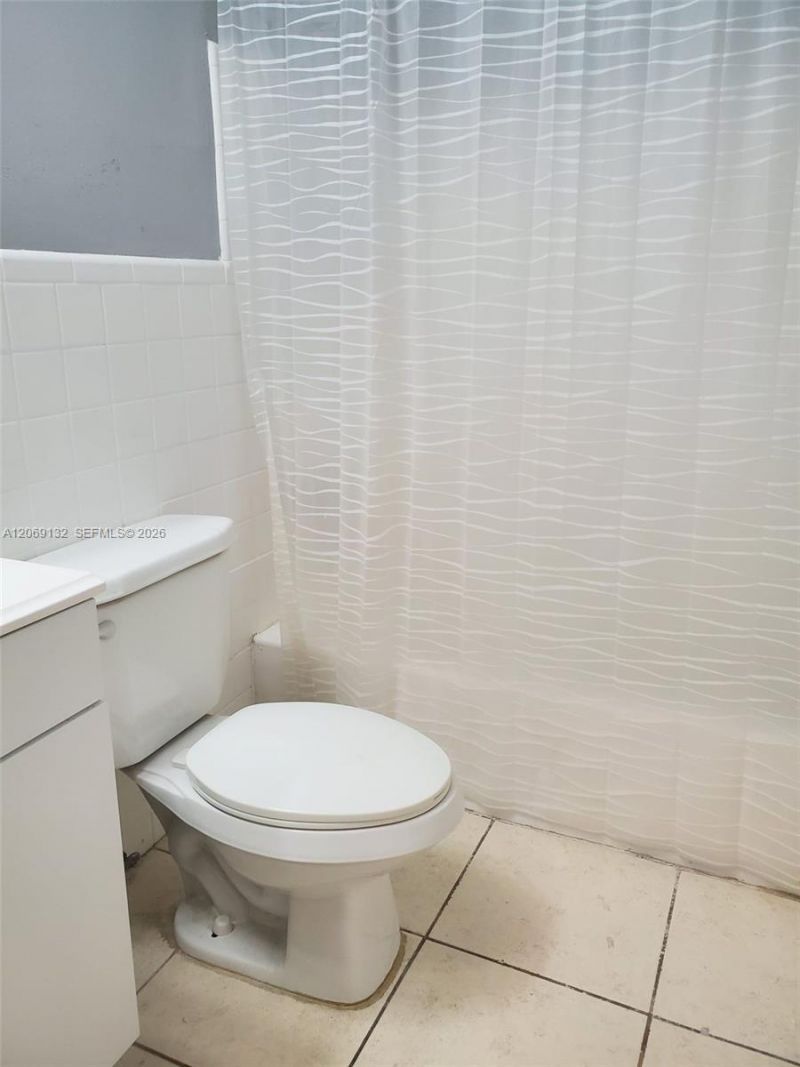 280 SW 11th Ave , Unit 18, Hallandale Beach, FL 33009 Photo