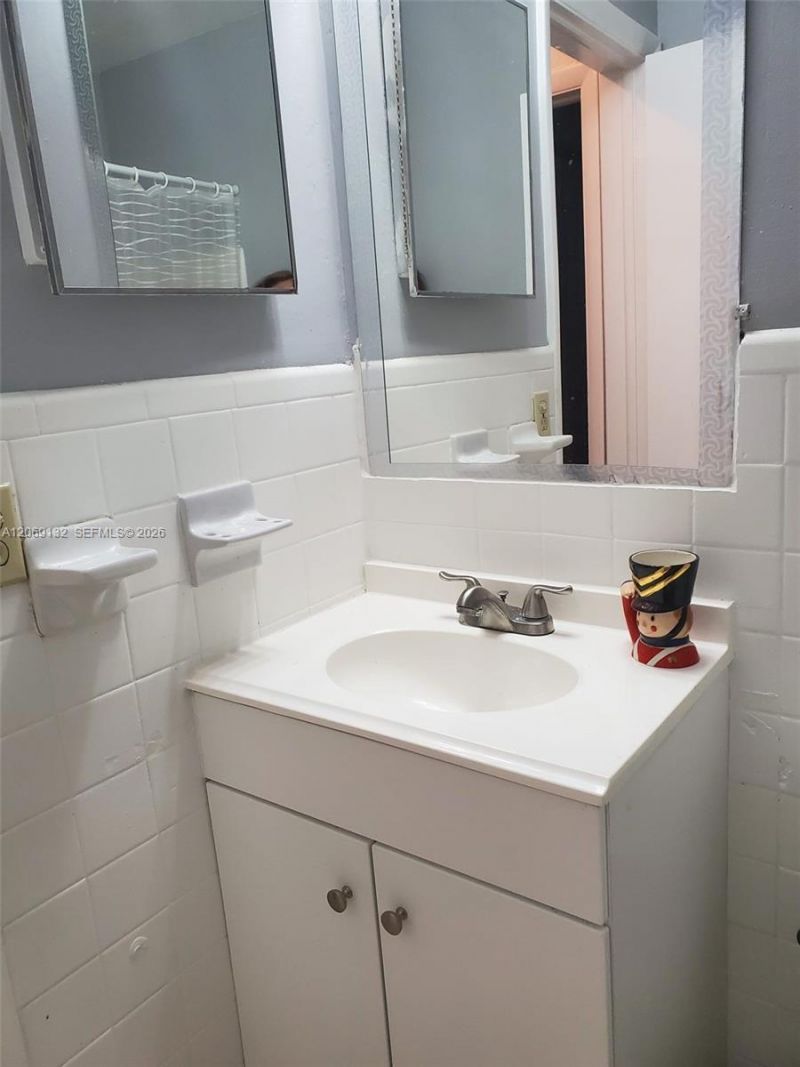 280 SW 11th Ave , Unit 18, Hallandale Beach, FL 33009 Photo