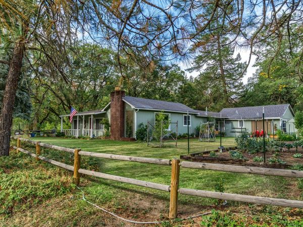 28 Galls Creek Road, Gold Hill, OR 97525