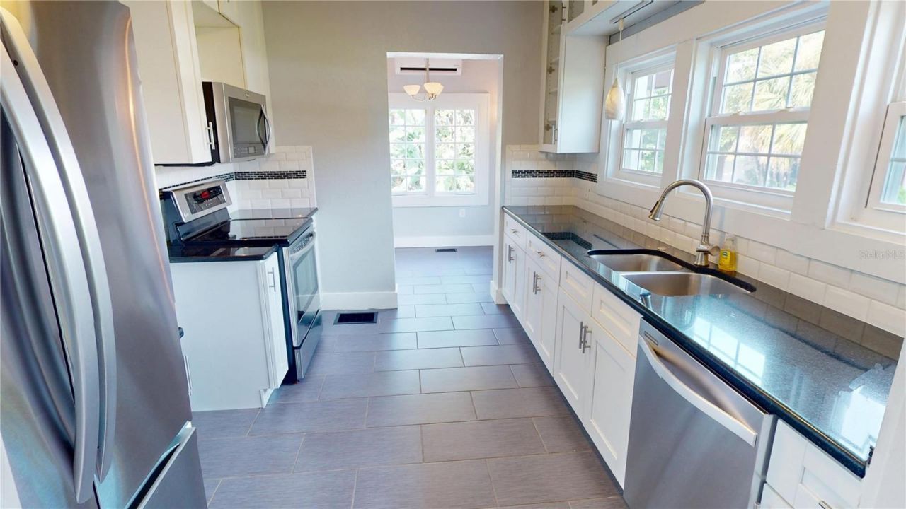 120 Park Street N, Saint Petersburg, FL 33710 Photo