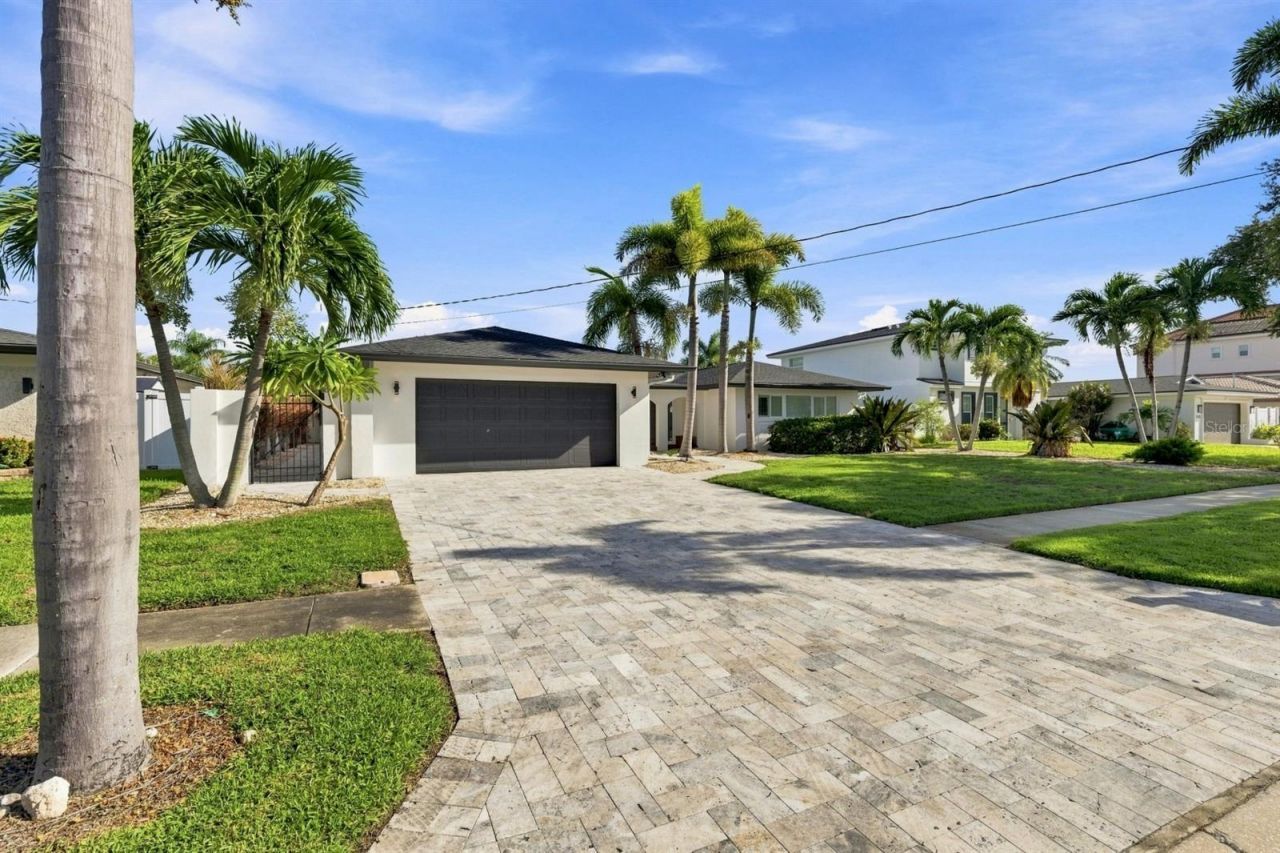 320 Palm Island Ne, Clearwater Beach, FL 33767 Main Photo