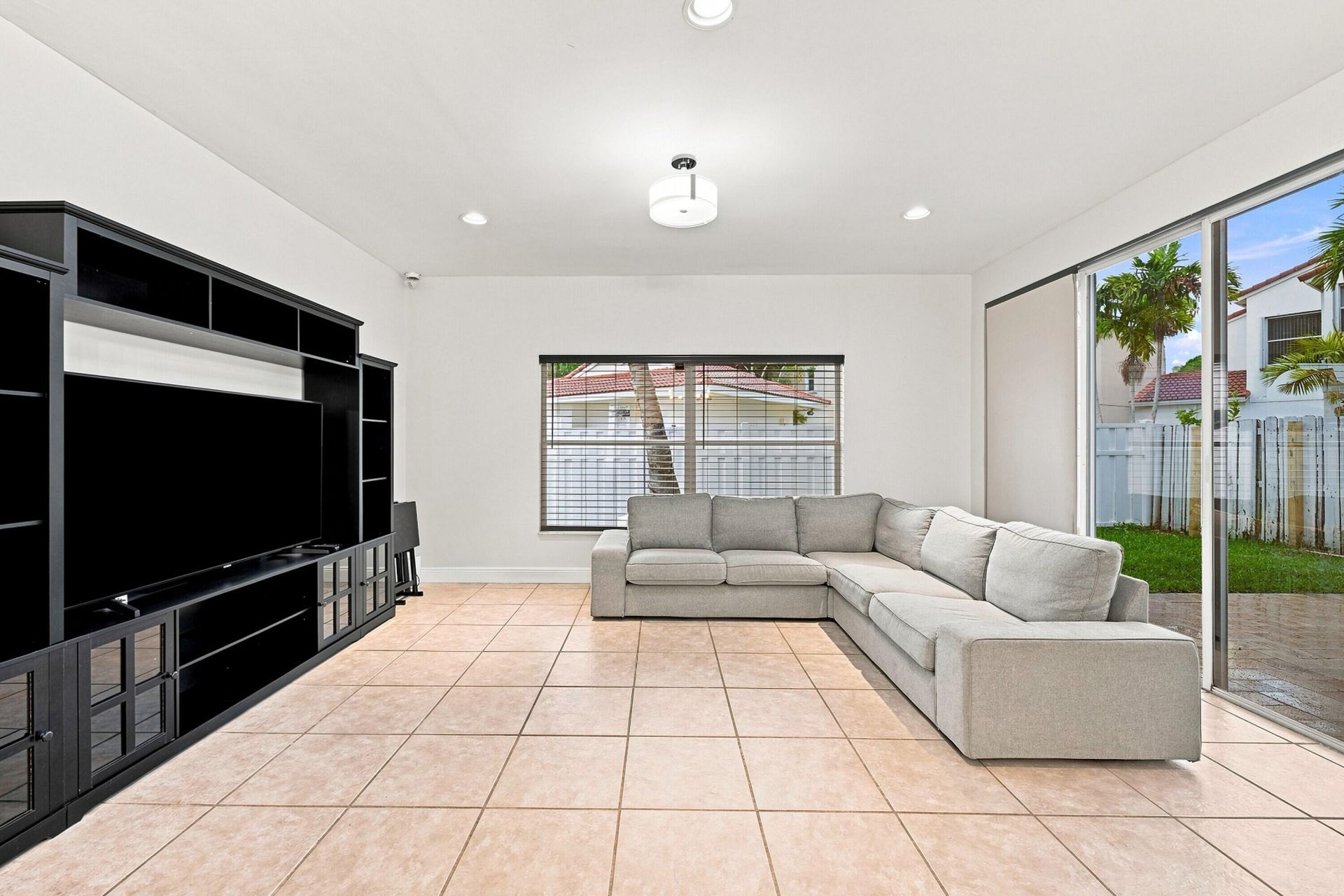 1115 SW 180th Terrace, Pembroke Pines, FL 33029 Photo