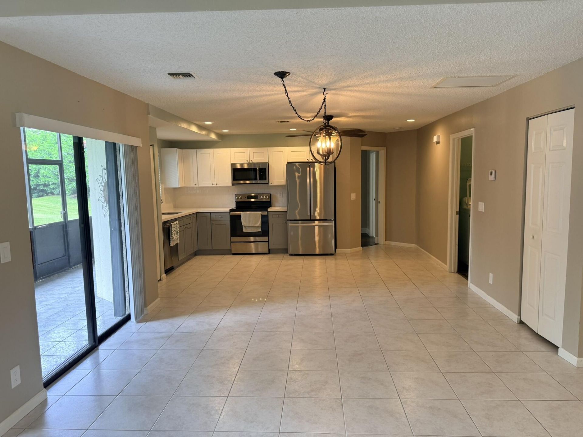24 Lexington Lane W, Unit A, Palm Beach Gardens, FL 33418 Photo