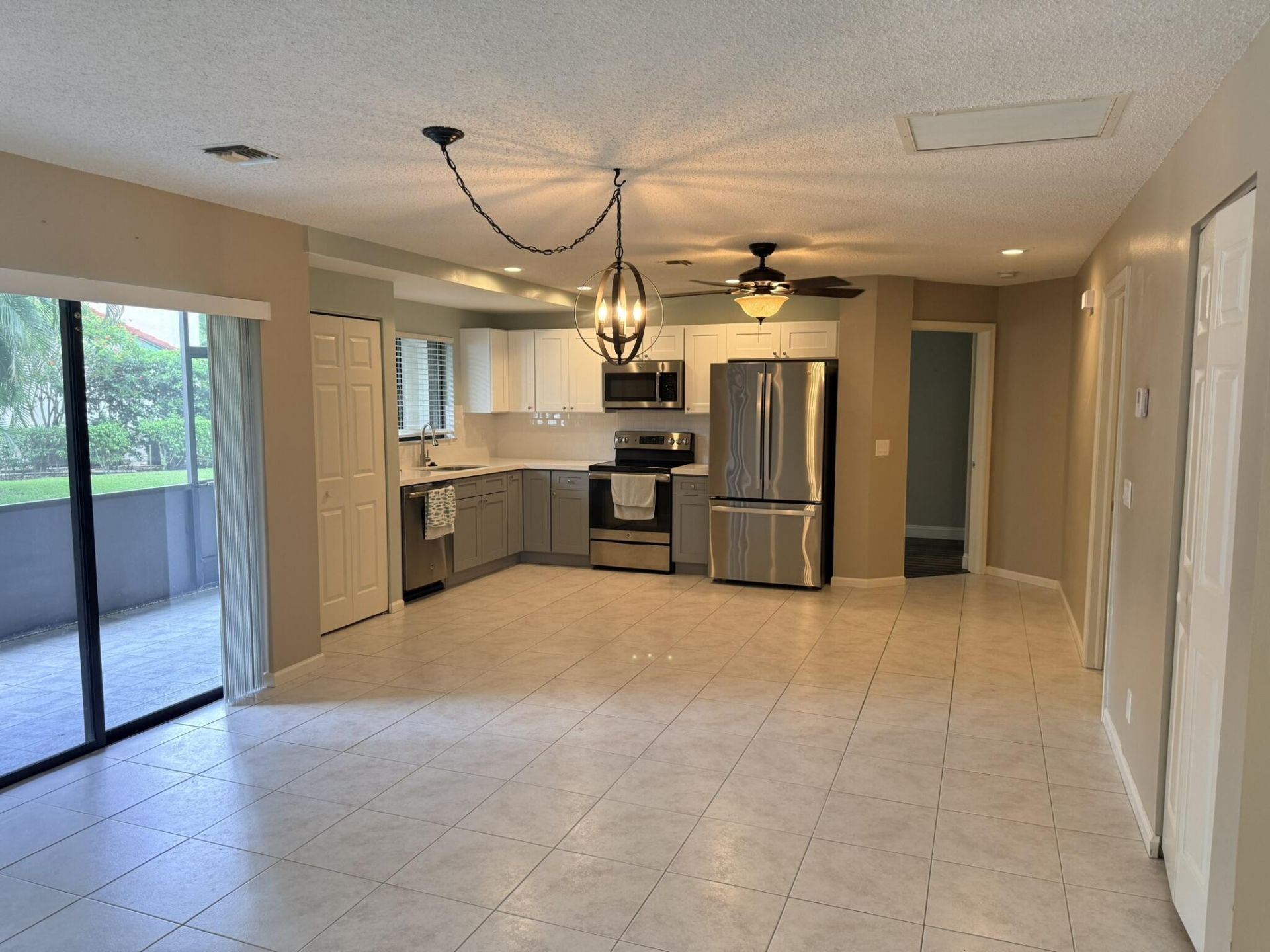 24 Lexington Lane W, Unit A, Palm Beach Gardens, FL 33418 Photo