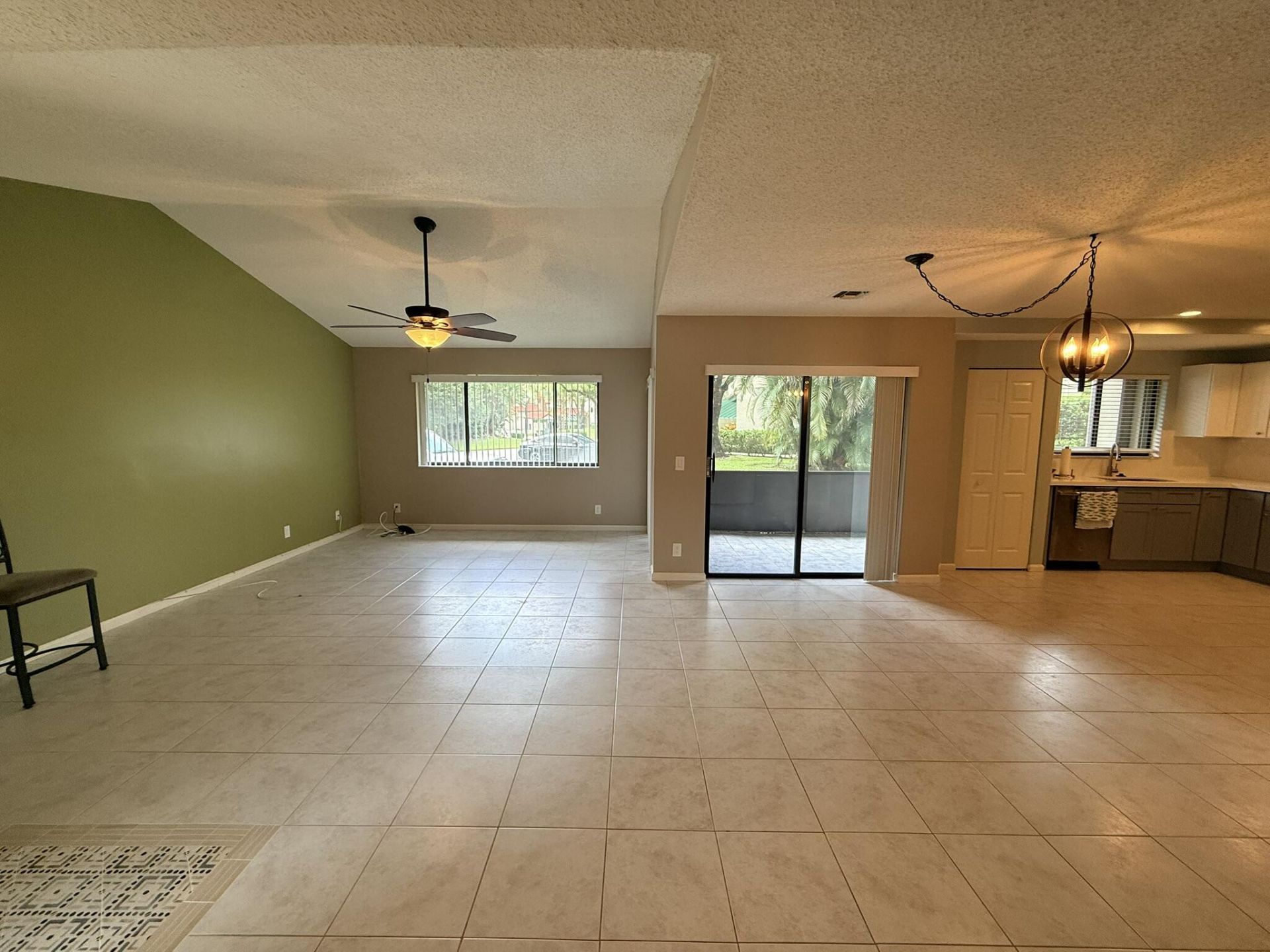 24 Lexington Lane W, Unit A, Palm Beach Gardens, FL 33418 Photo