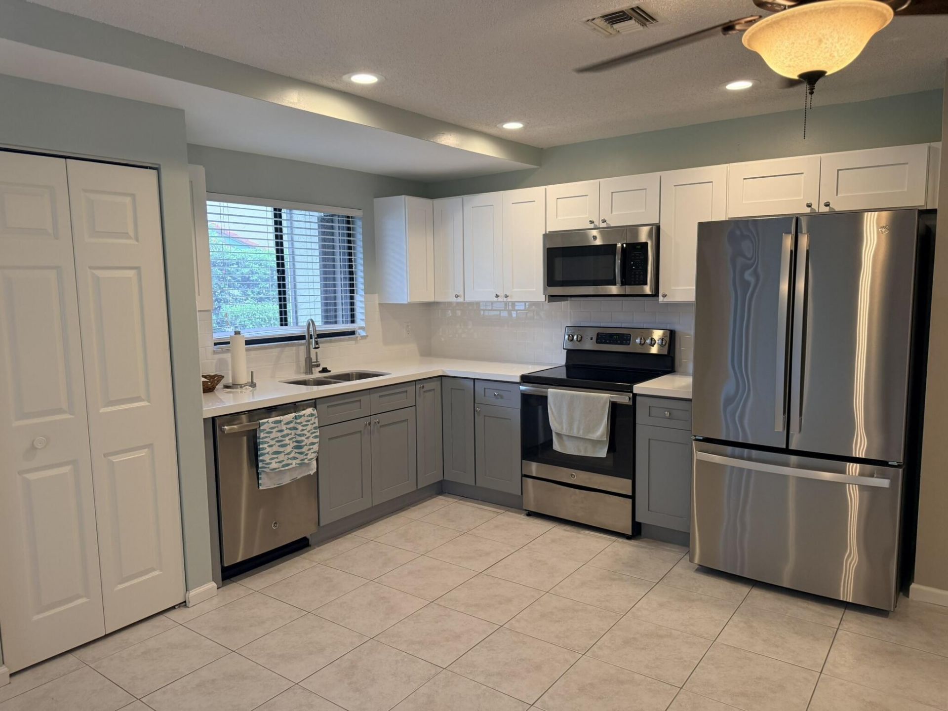 24 Lexington Lane W, Unit A, Palm Beach Gardens, FL 33418 Photo