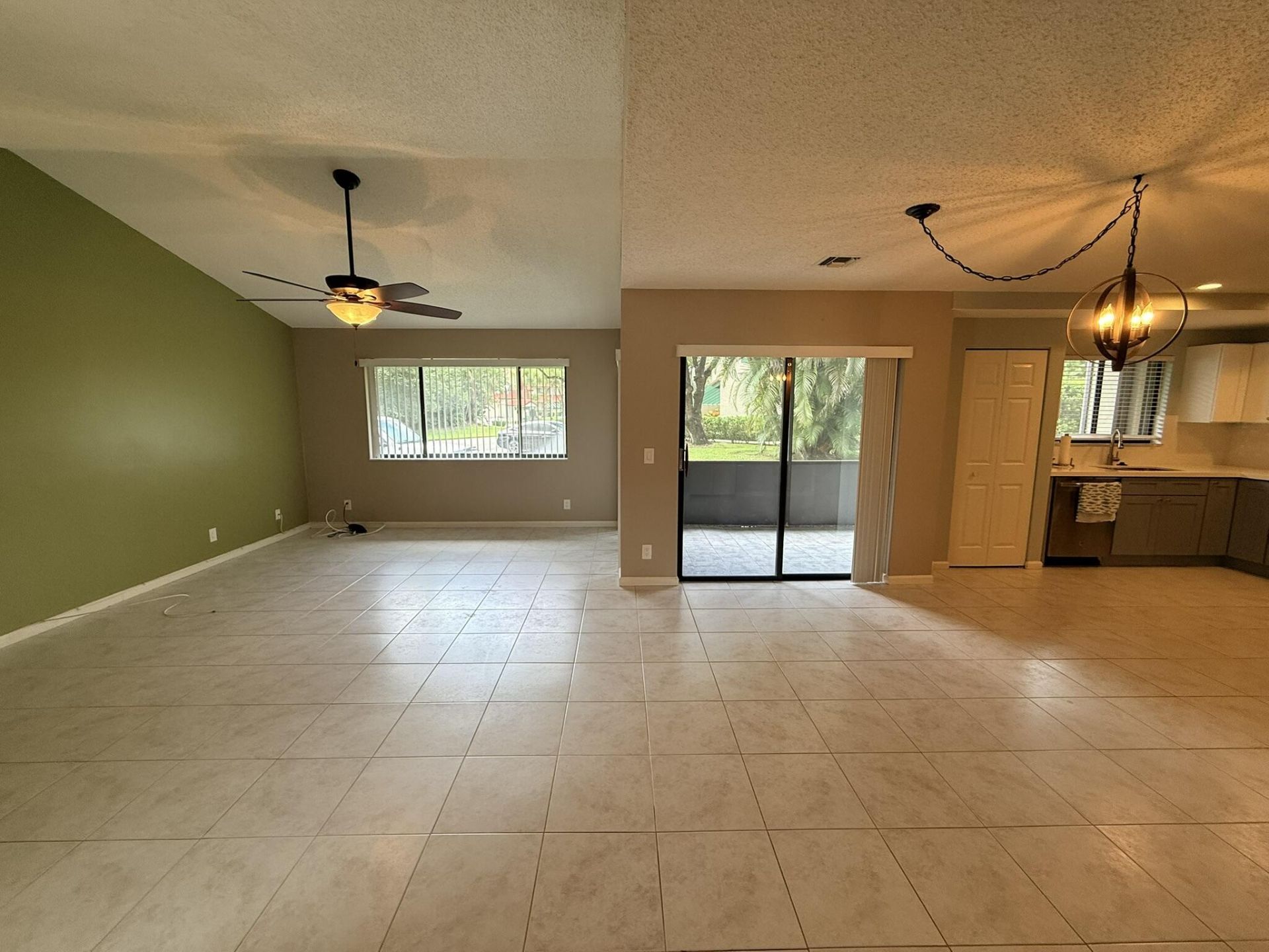 24 Lexington Lane W, Unit A, Palm Beach Gardens, FL 33418 Photo
