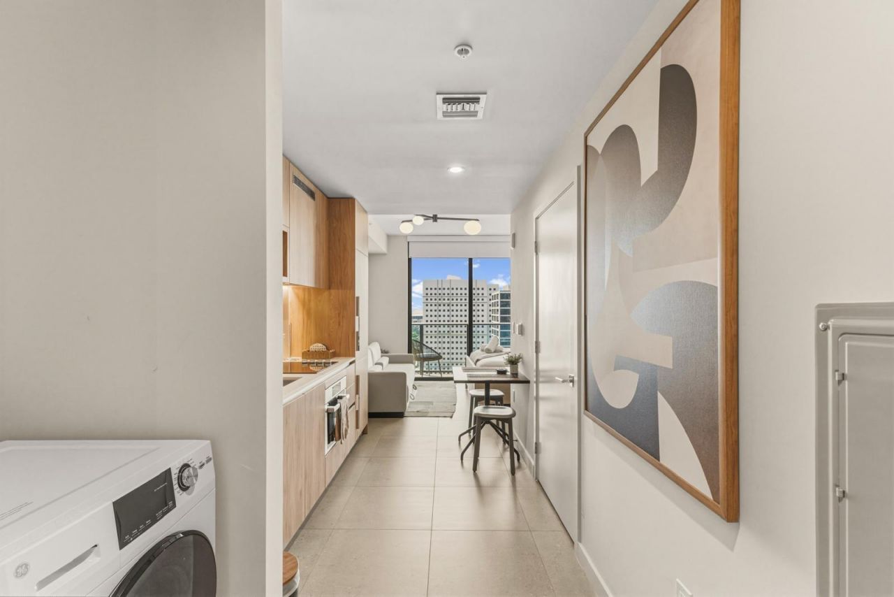 11 NE 6th Street, Unit 2215, Miami, FL 33132 Photo