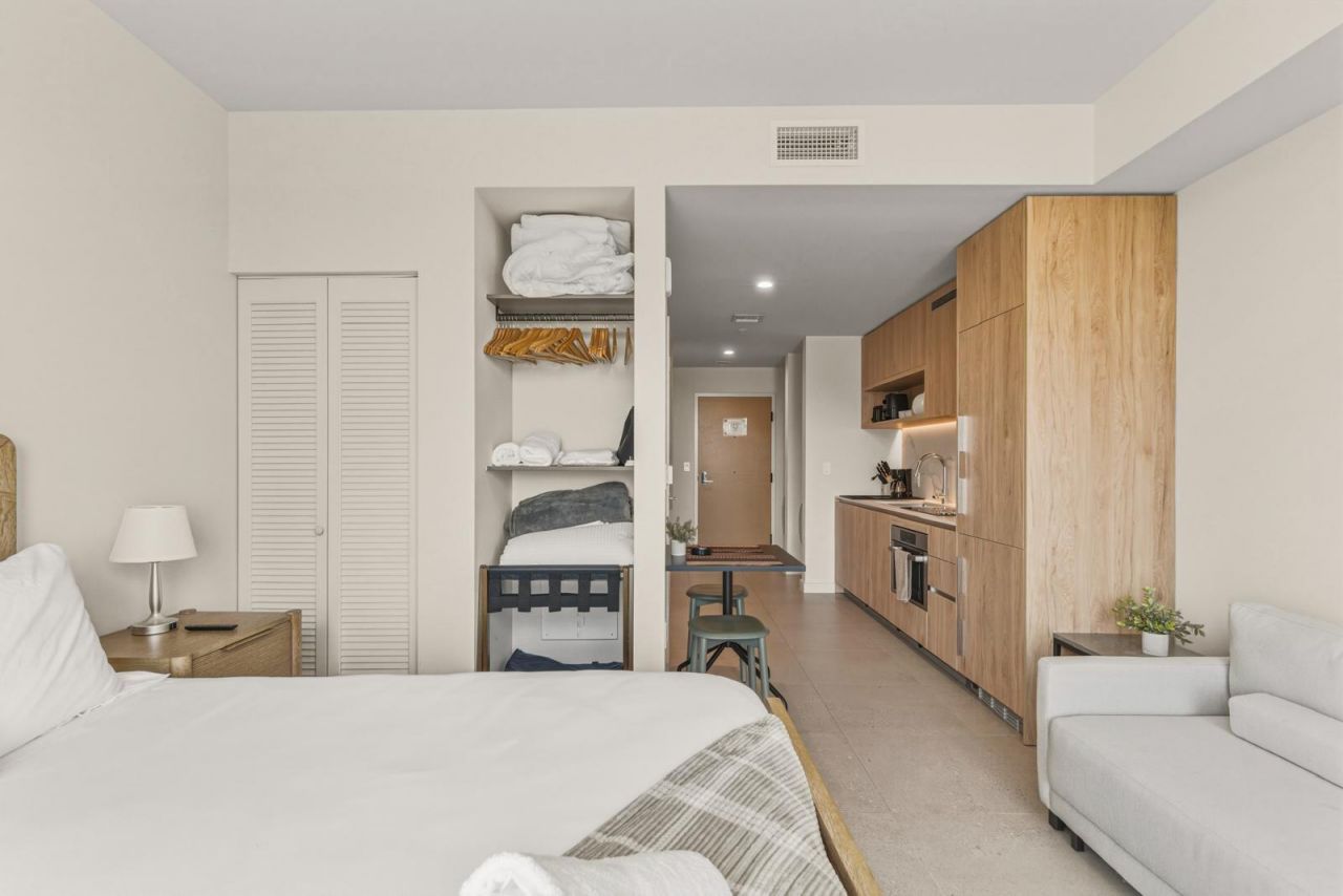 11 NE 6th Street, Unit 2215, Miami, FL 33132 Photo