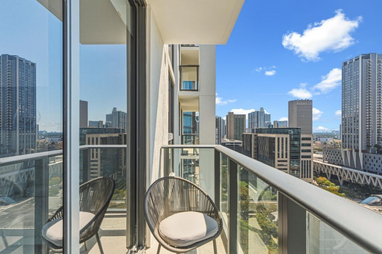 11 NE 6th Street, Unit 2215, Miami, FL 33132 Photo