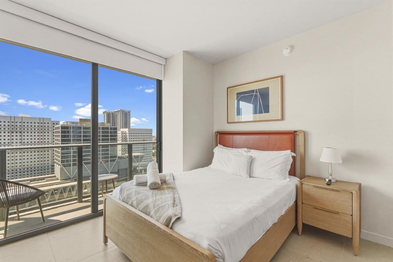 11 NE 6th Street, Unit 2215, Miami, FL 33132 Photo
