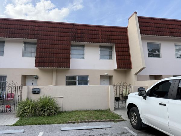 4136 Inverrary Drive, Unit 15C, Lauderhill, FL 33319