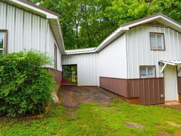 401 W Carolina Street, Palestine, TX 75803