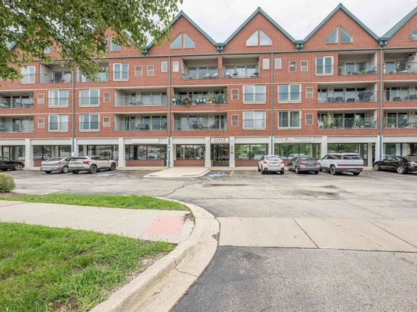 1111 Burlington Avenue , Unit 422, Lisle, IL 60532