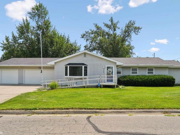 102 Columbus Drive, Marshalltown, IA 50158