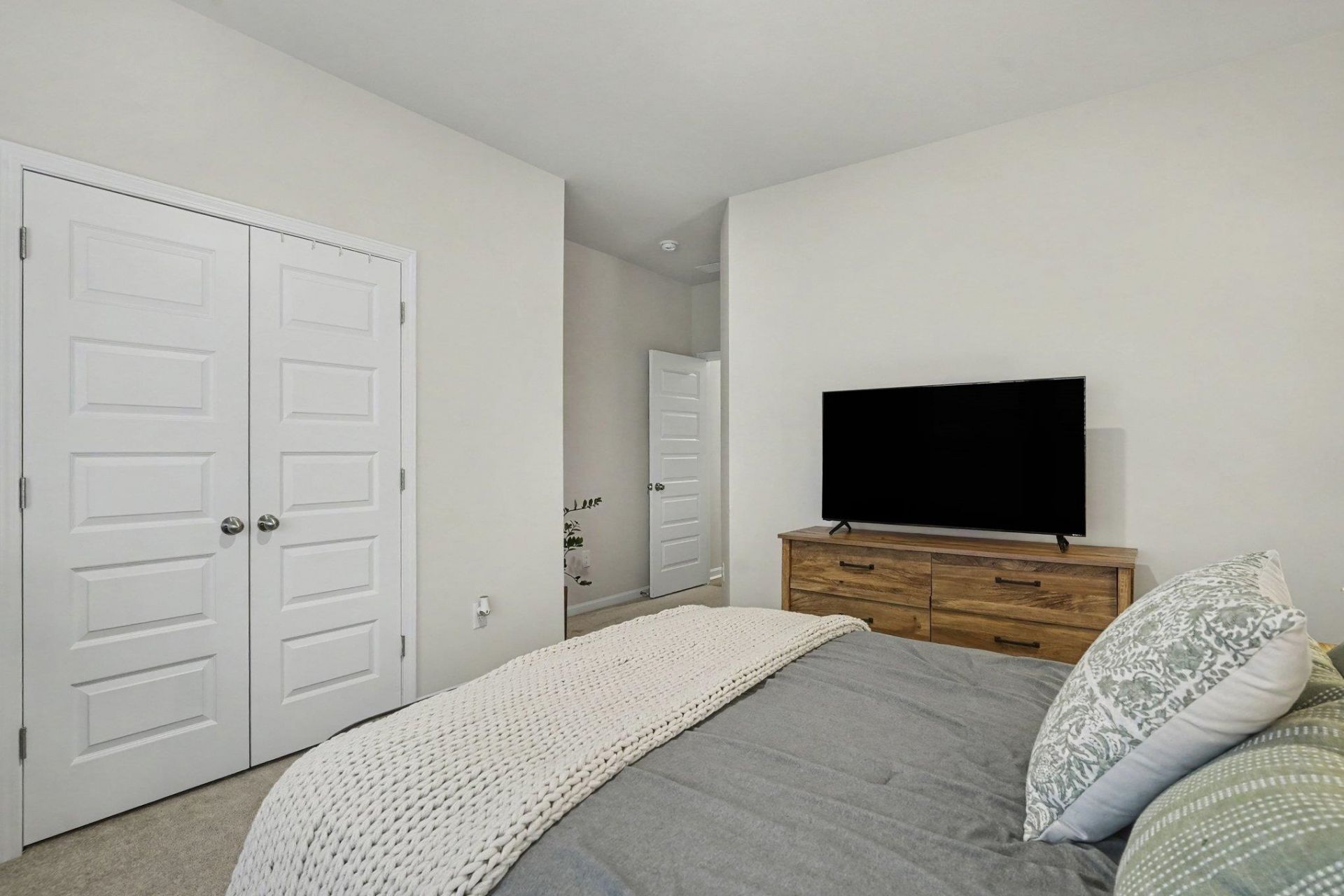 8108 Forest Edge Dr. Photo 25