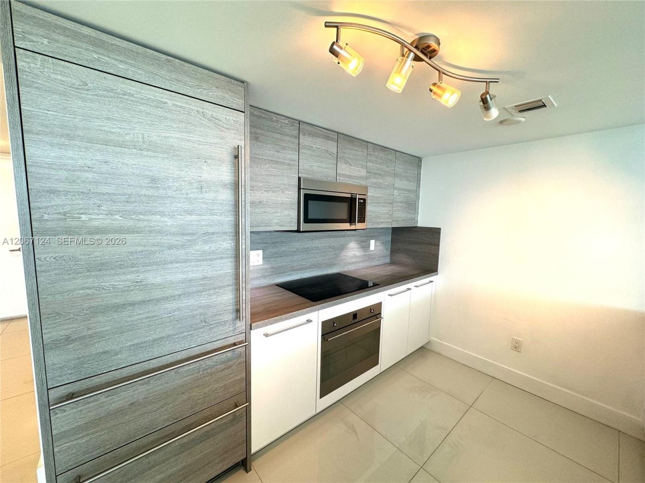 400 Sunny Isles Blvd , Unit 1221, Sunny Isles Beach, FL 33160 Photo