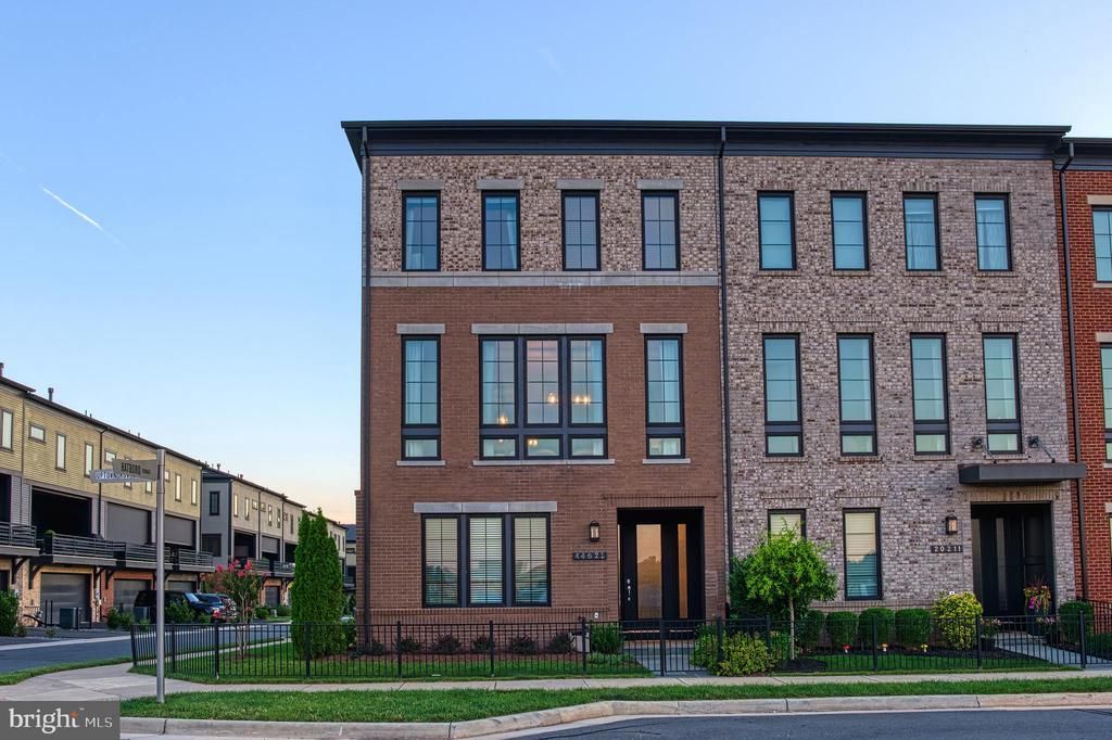 44621 Uptown Row Drive, Ashburn, VA 20147 Main Photo