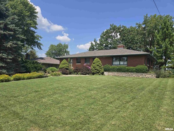 965 EDGEWATER Drive, North Pekin, IL 61554