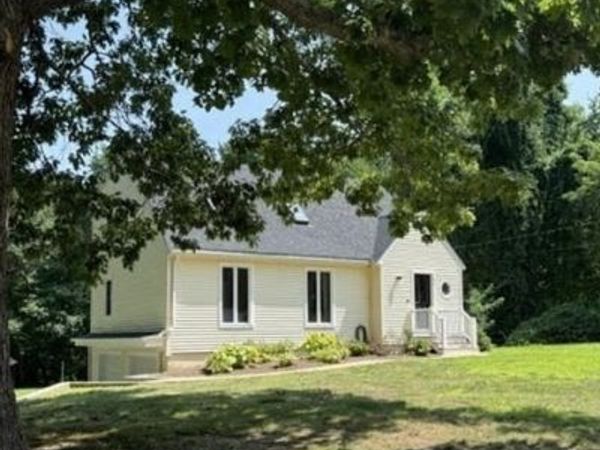 46 Old Powder House Road, Lakeville, MA 02347