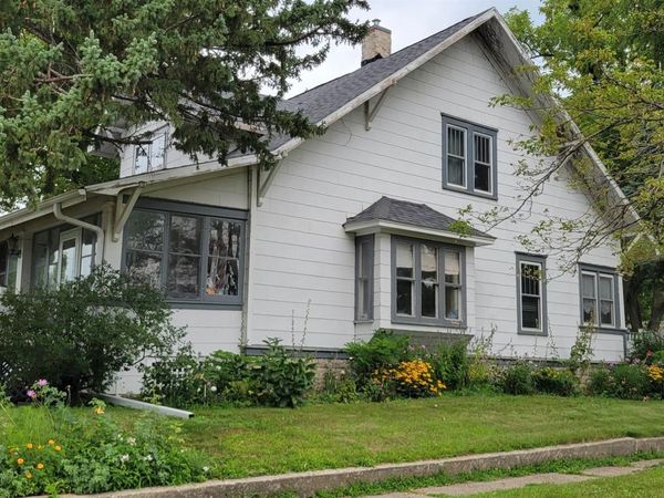 108 2nd Ave SW, West Bend, IA 50597