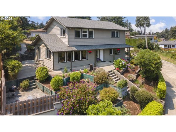 1389 BAYVIEW AVE, North Bend, OR 97459