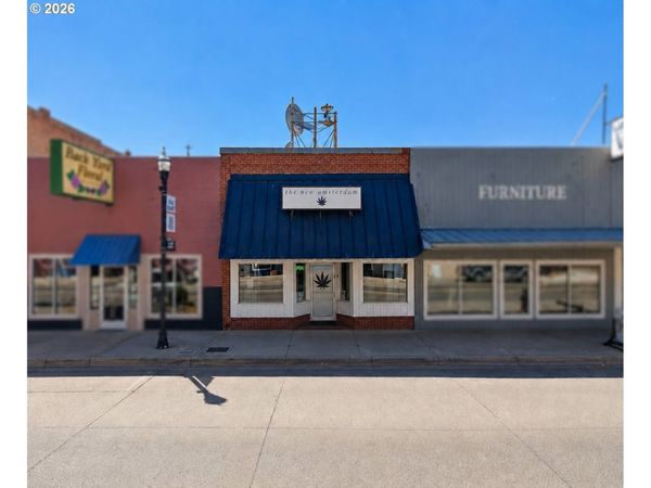 15 N F ST, Lakeview, OR 97630