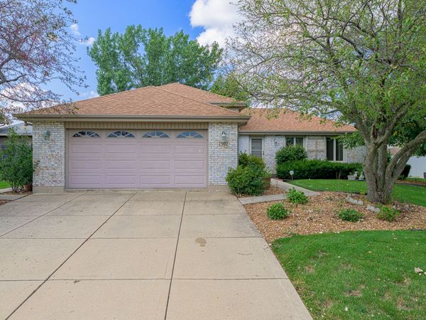 7502 W Lakeside Drive , Frankfort, IL 60423