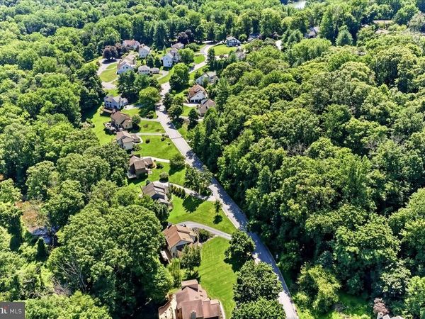 39 CHARTER OAK DRIVE, NEWTOWN SQUARE, PA 19073