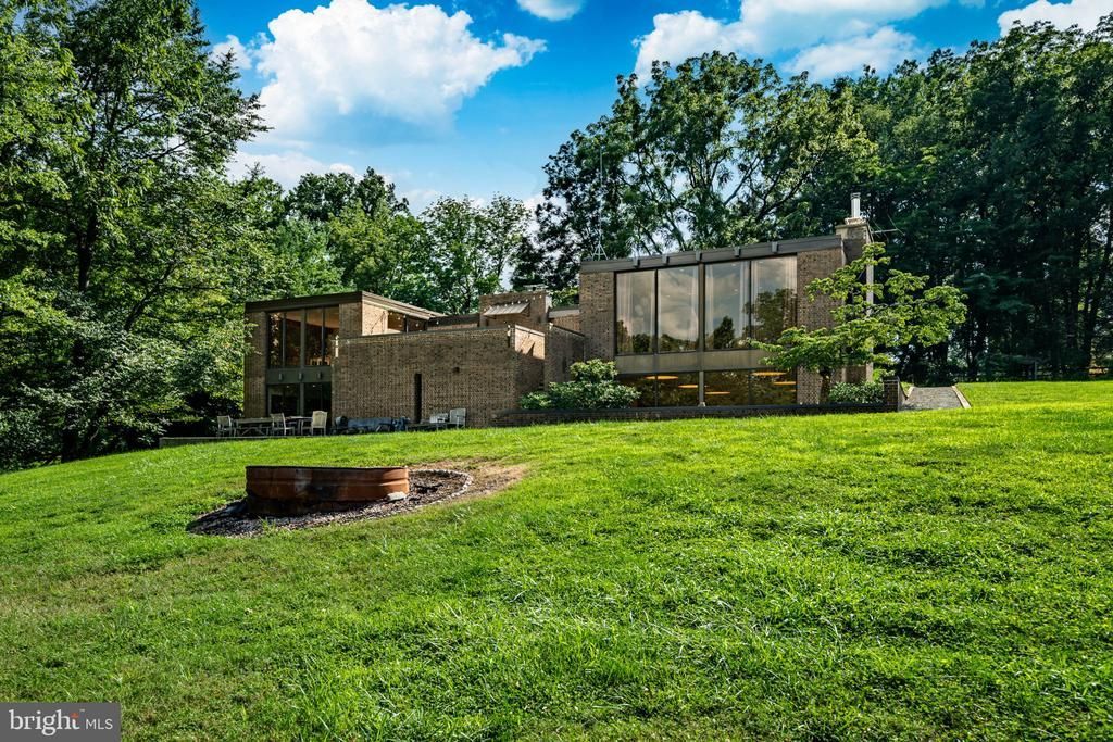 857 BRIARWOOD ROAD , NEWTOWN SQUARE, PA 19073