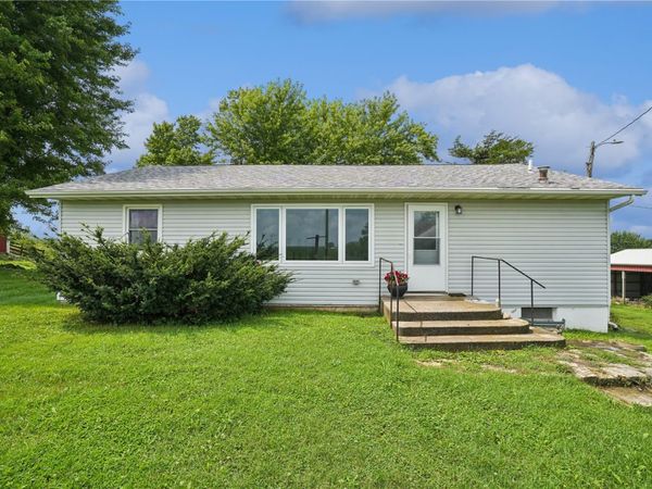1506 Horn Rd, Mt Vernon, IA 52314