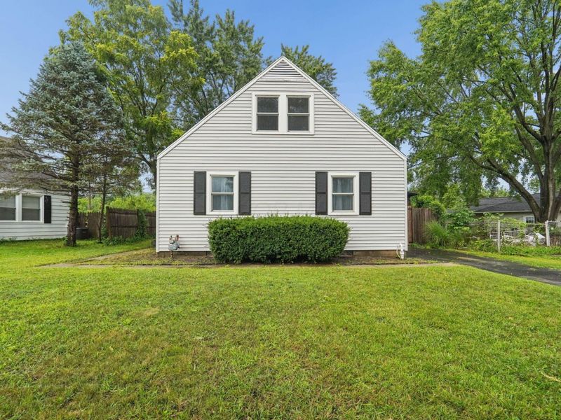 348 Yarmouth Lane, Columbus, OH 43228 Photo 2