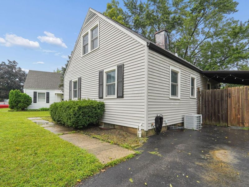 348 Yarmouth Lane, Columbus, OH 43228 Photo 5