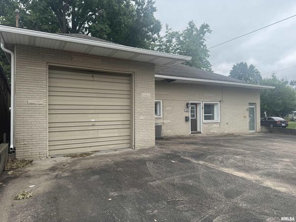 803 W Hendrickson Street, Marion, IL 62959
