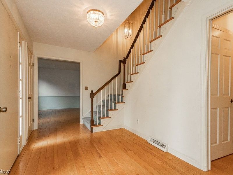 6555 Creekside Trail, Solon, OH 44139 Photo 5