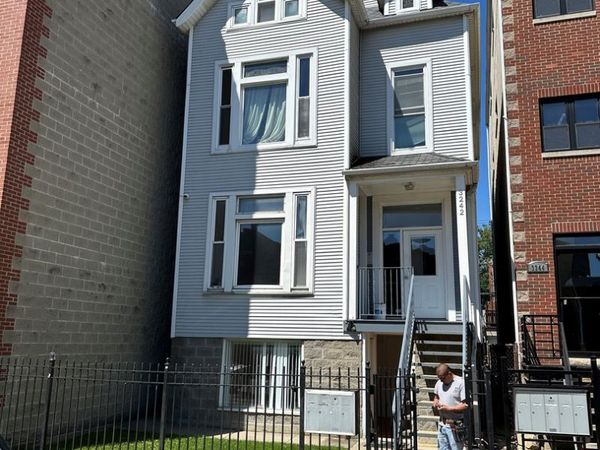 3242 N Sheffield Avenue , Unit 3, Chicago, IL 60657