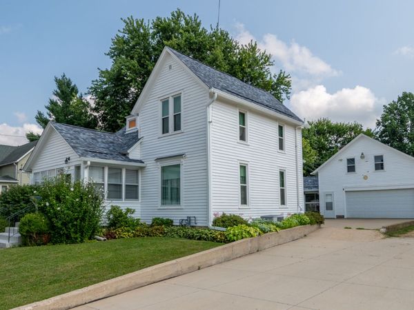 109 W Main Street , Mount Morris, IL 61054