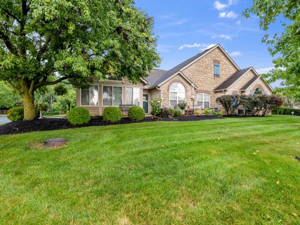 109 Stonegate Drive , Pataskala, OH 43062