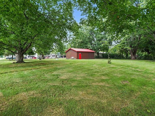 102 W Dutch Street, Wolcottville, IN 46795