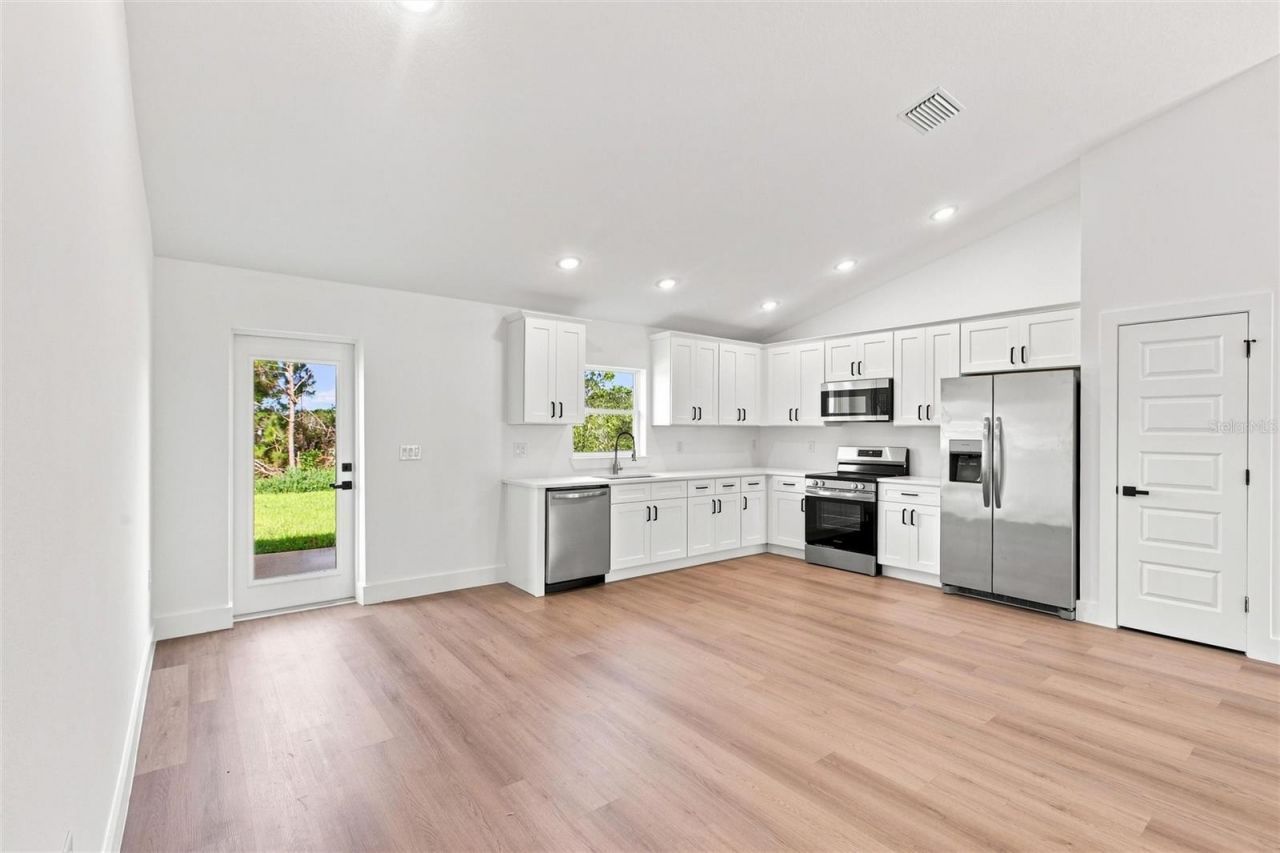 6898 Dickinson Drive, Sebring, FL 33872 Photo