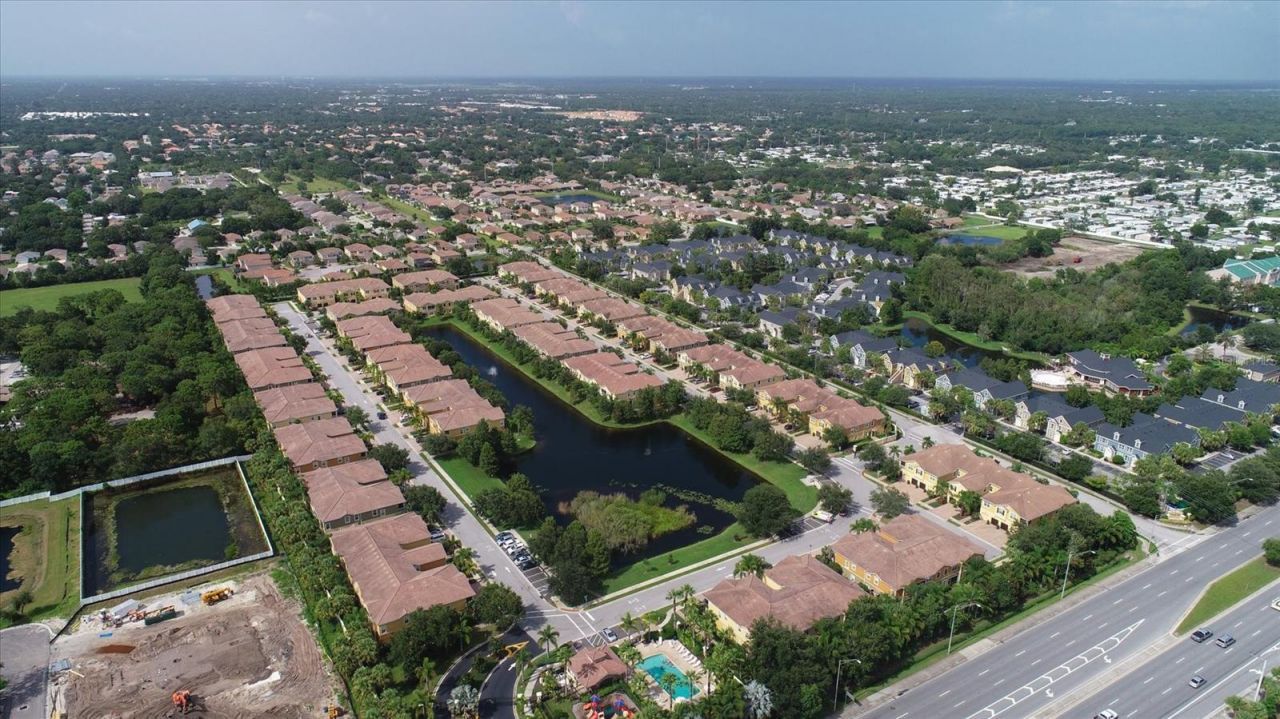 8098 Moonstone Drive, Unit 17-203, Sarasota, FL 34233 Photo