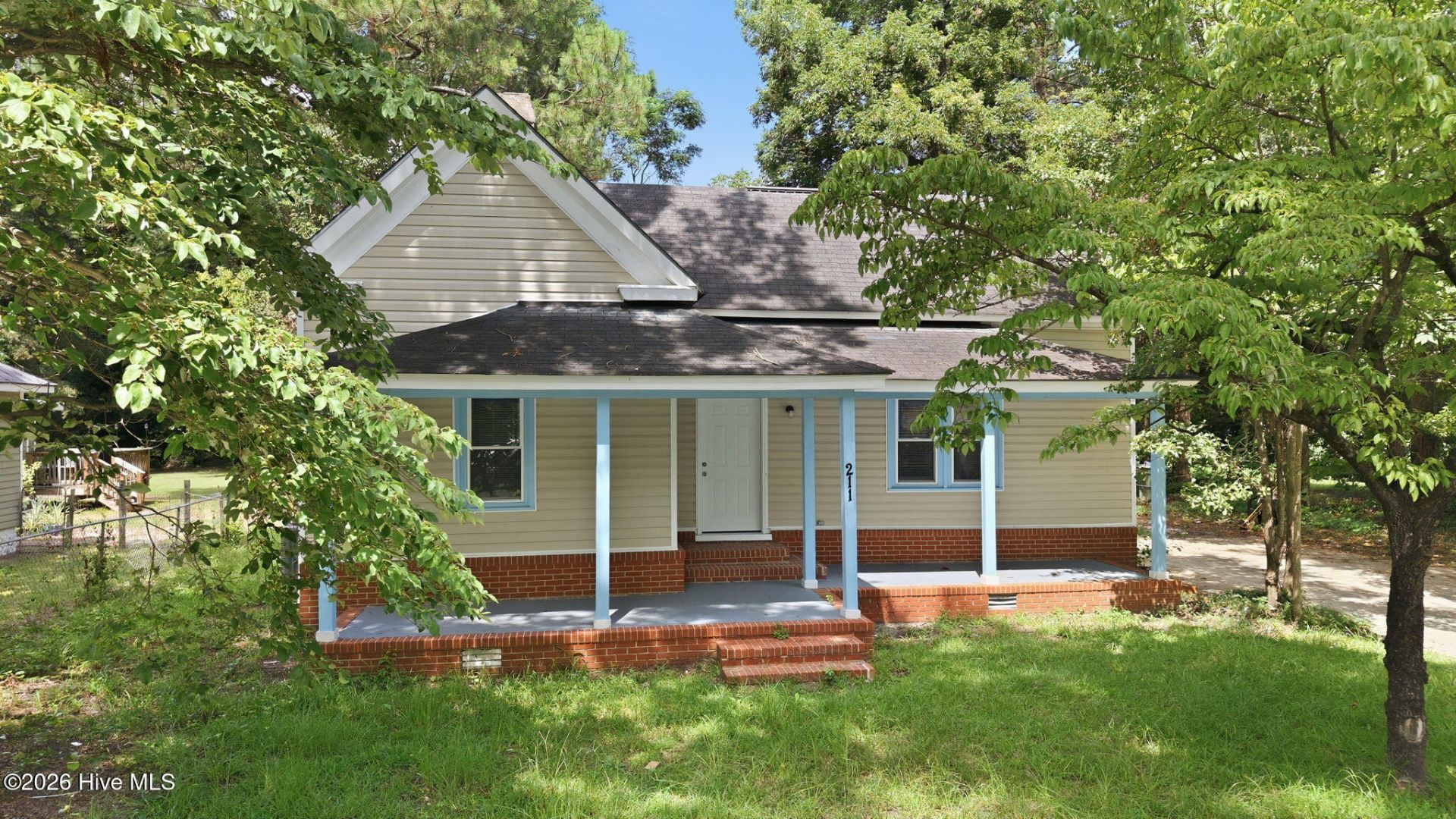 211 E Williamson Street, Mount Olive, NC 28365 Main Photo