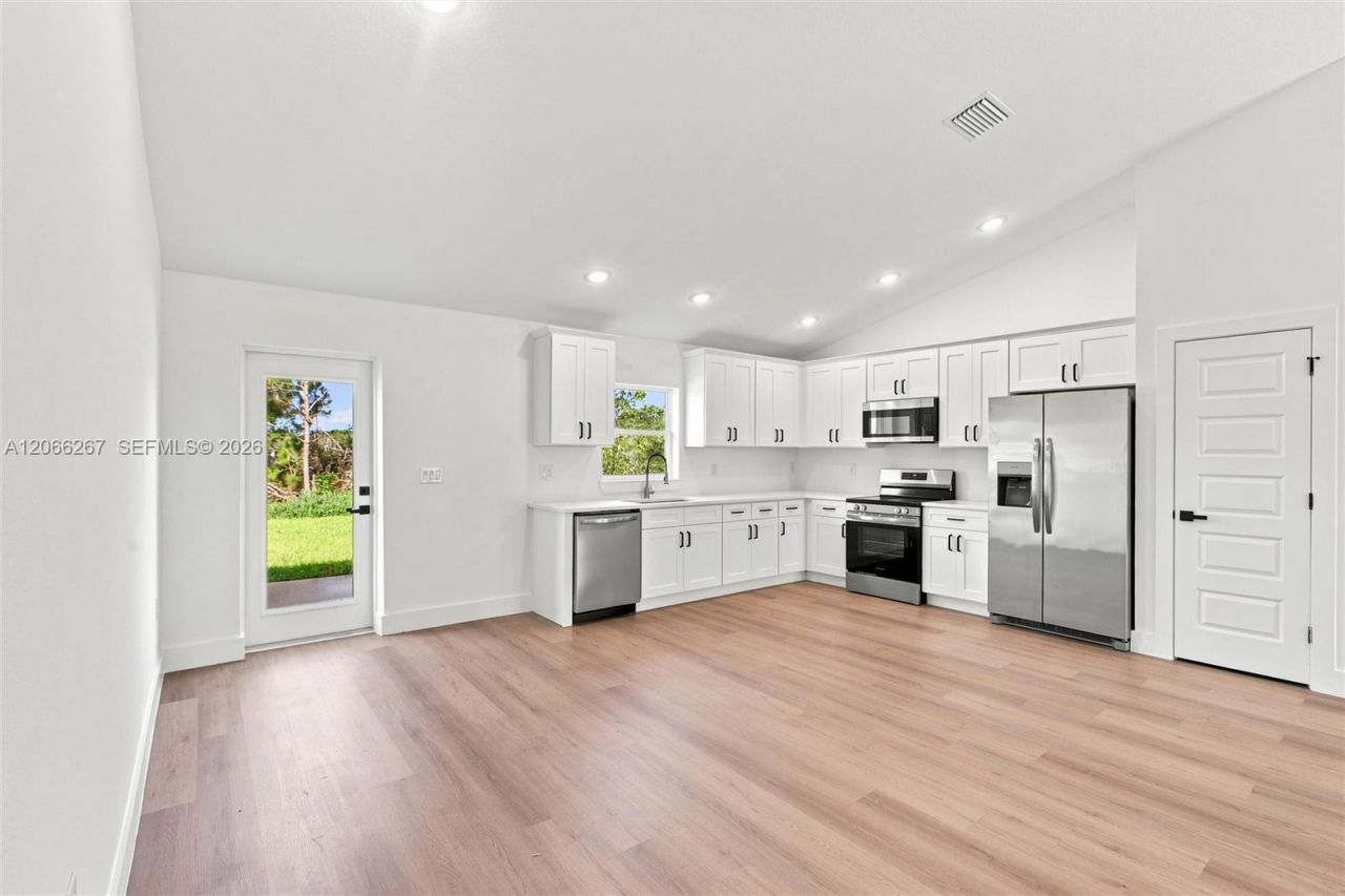 6898 Dickinson Drive, Sebring, FL 33872 Photo