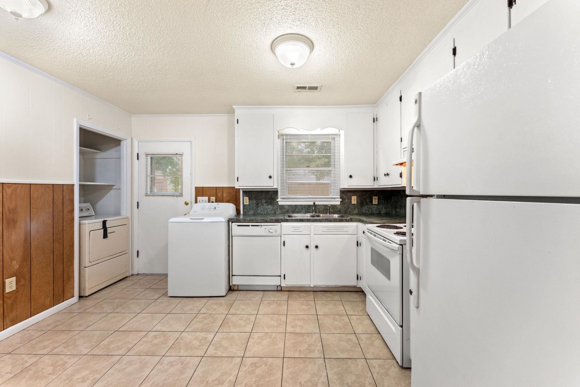 1019 Bay Rd. Photo 8