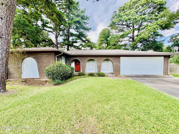 2558 Upper Drive, Pearl, MS 39208