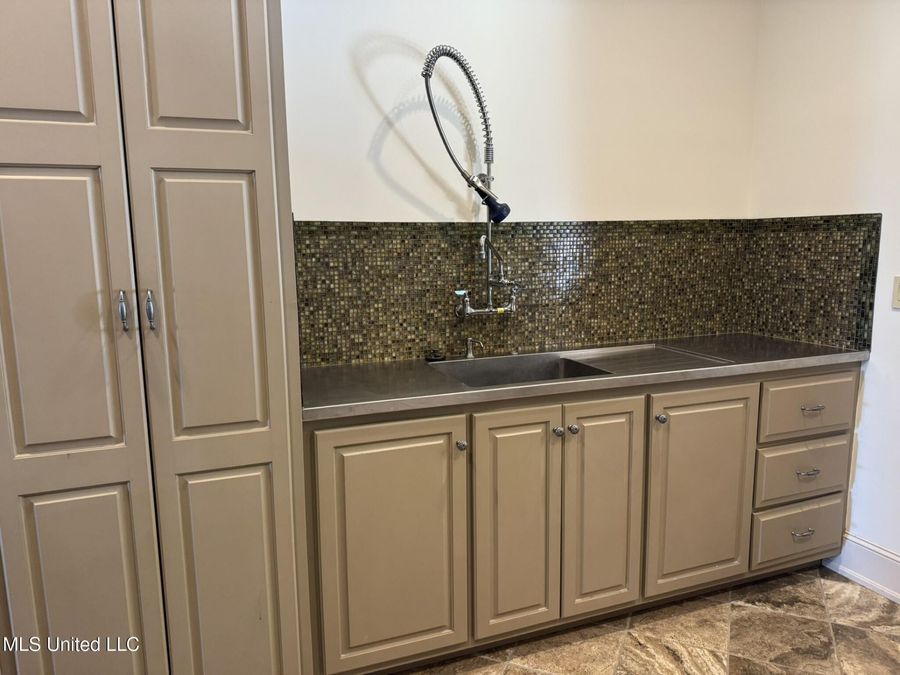 Property Image 142