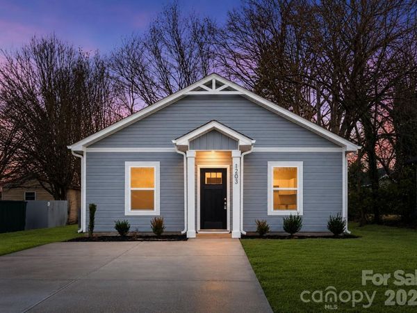 1912 Wilson W Lee Boulevard , Statesville, NC 28677