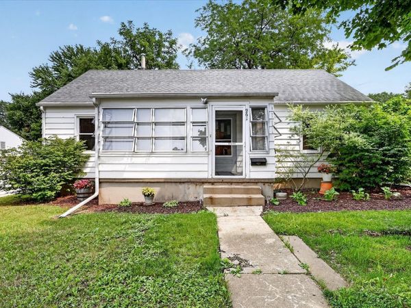 961 W Jefferson Drive , Freeport, IL 61032